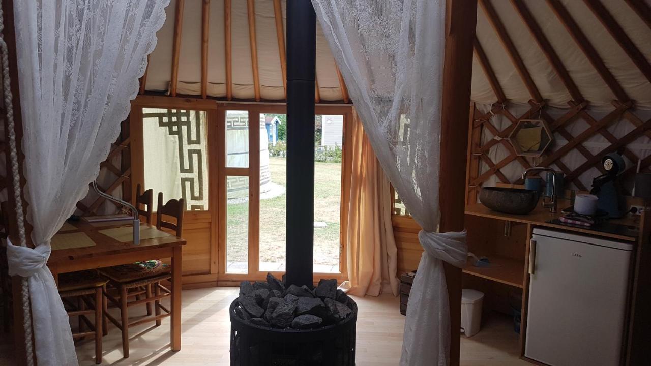 Camping Het Vossenhol 에르멜로 외부 사진